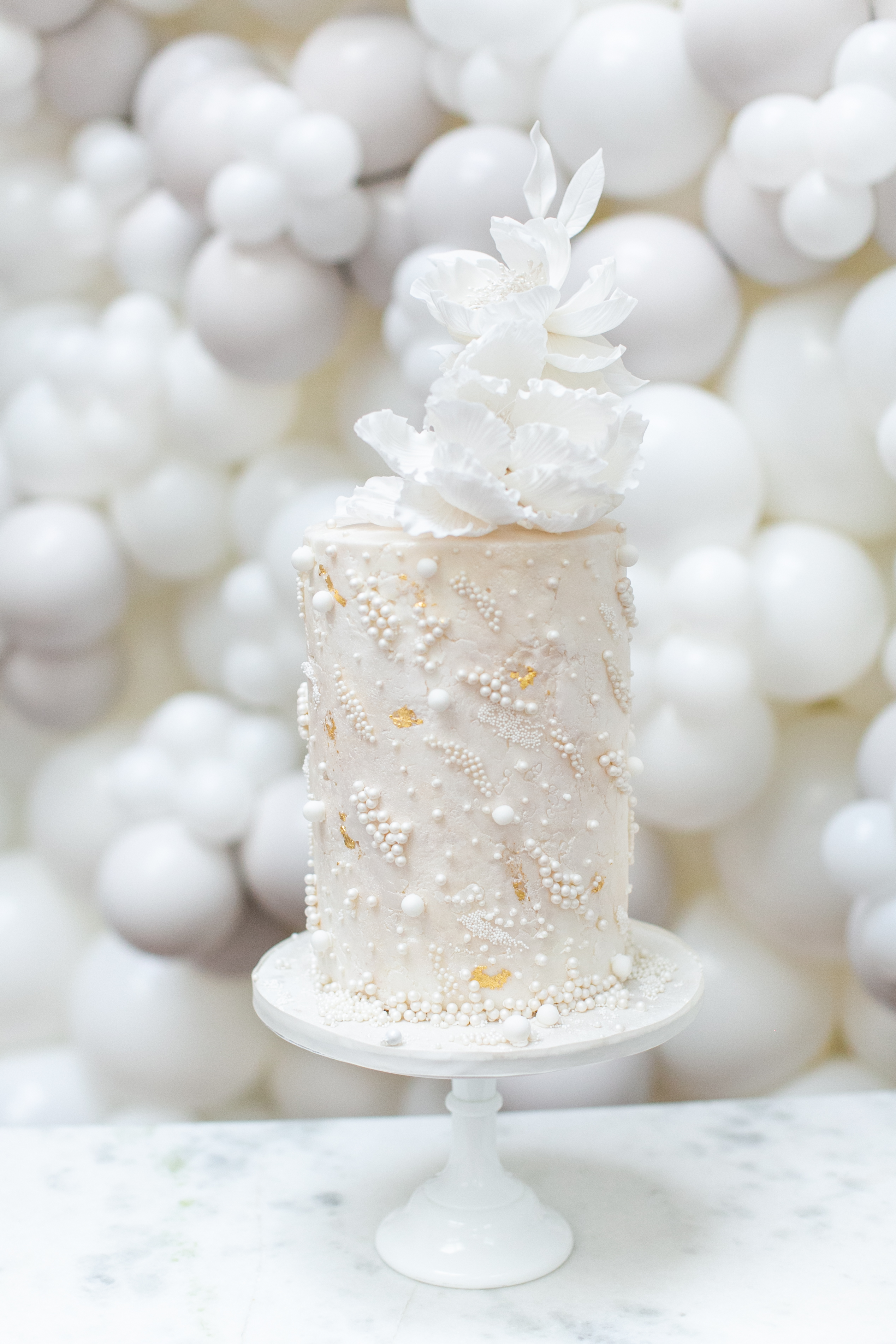 pearl-luxury-wedding-cake1-by-elizabeths-cake-emporium-1