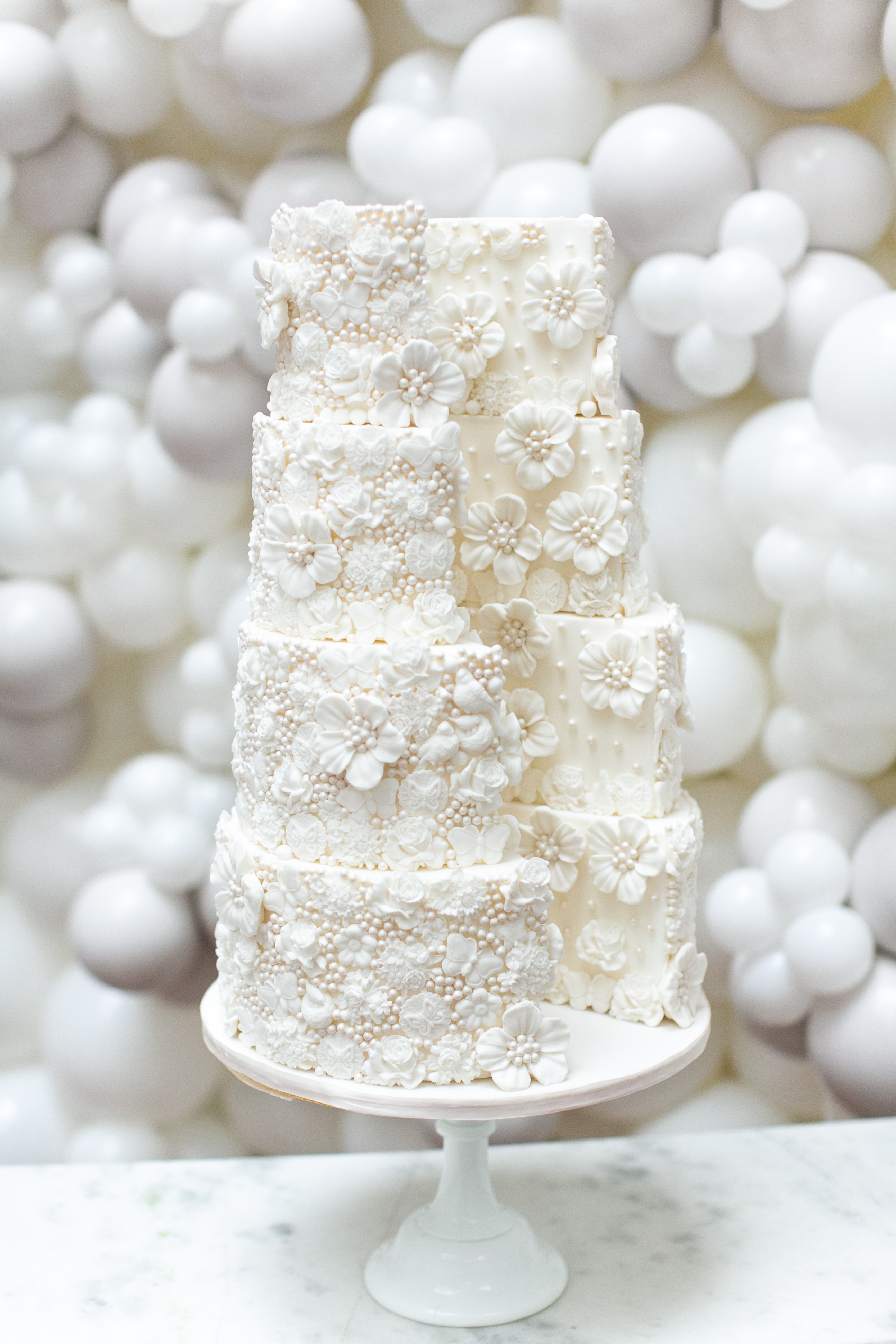 split-cake-pearl-luxury-wedding-cake-elizabeths-cake-emporium