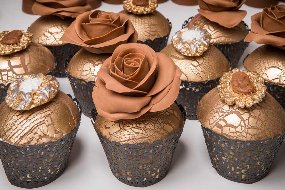 chocolate-table-cupcakes