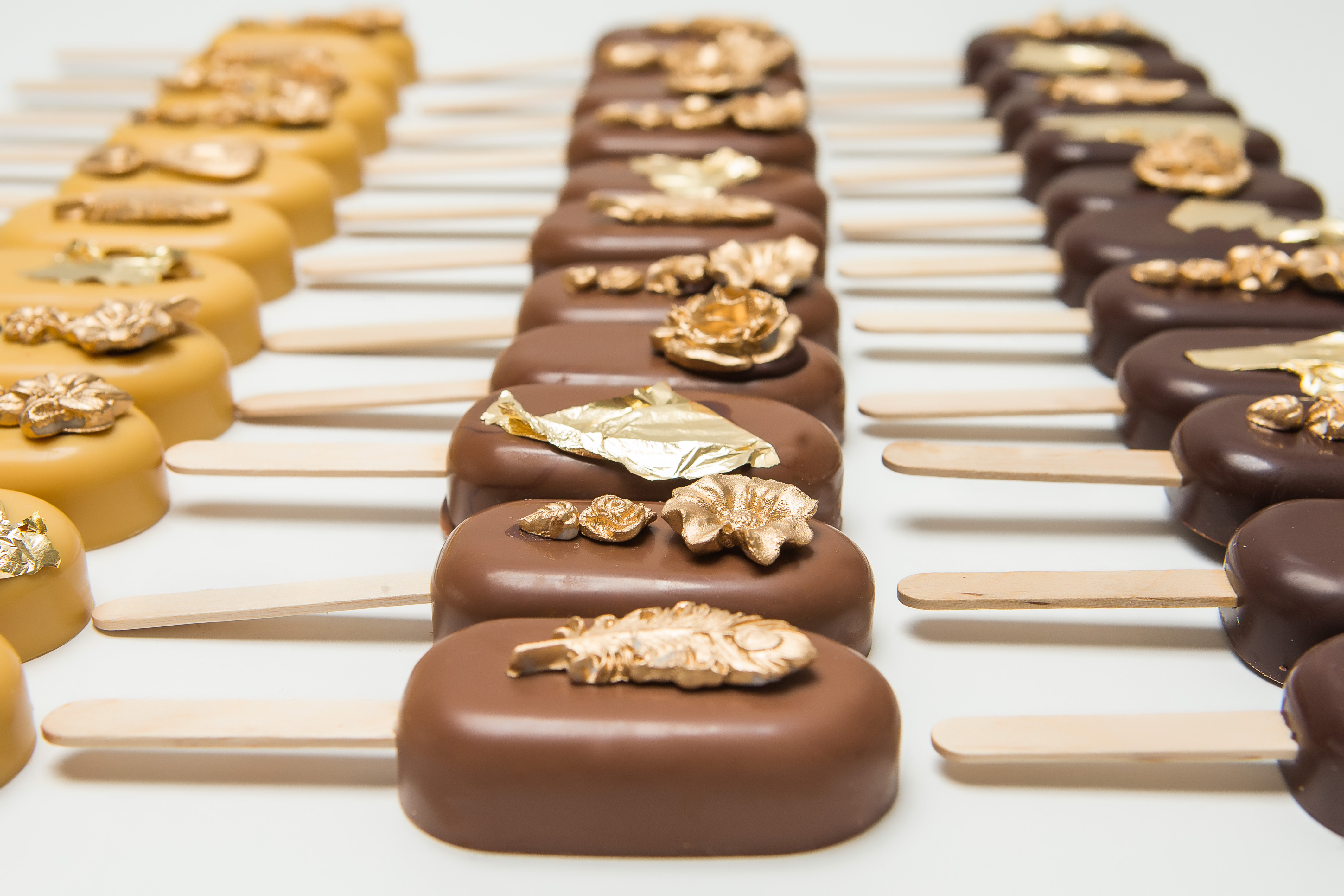 chocolate-table-popsicles1